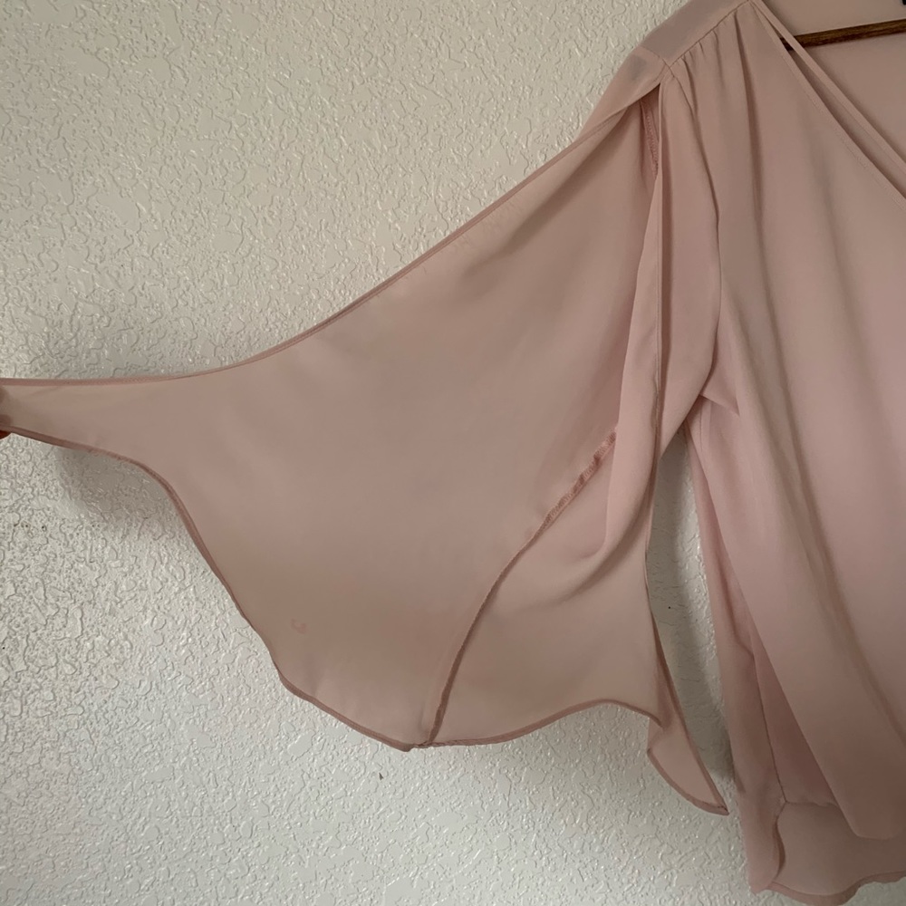 BOLD ELEMENTS pale pink slit sleeve v-neck size L - Picture 11 of 14